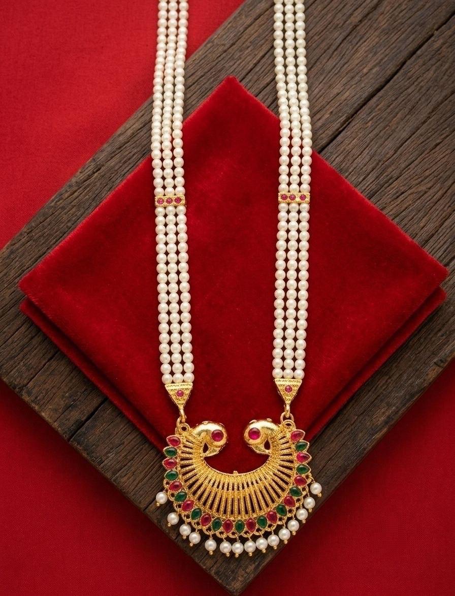 “Emerald Elegance: A Timeless Traditional Look”