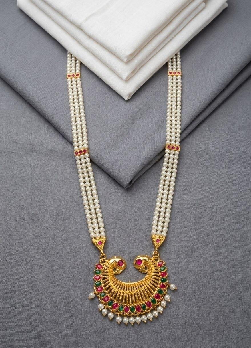 “Emerald Elegance: A Timeless Traditional Look”