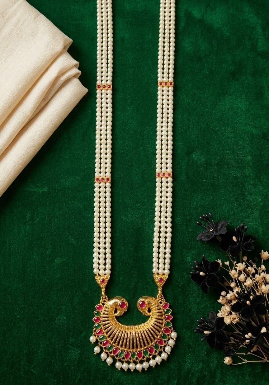 “Emerald Elegance: A Timeless Traditional Look”